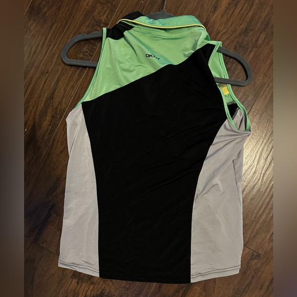 DKNYGolf shirt Women’s size M - Picture 2 of 3